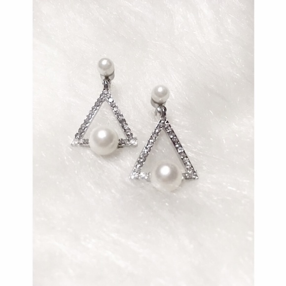 Sugar Punch Couture Jewelry - One left! Crystal and Pearl Triangle Earrings